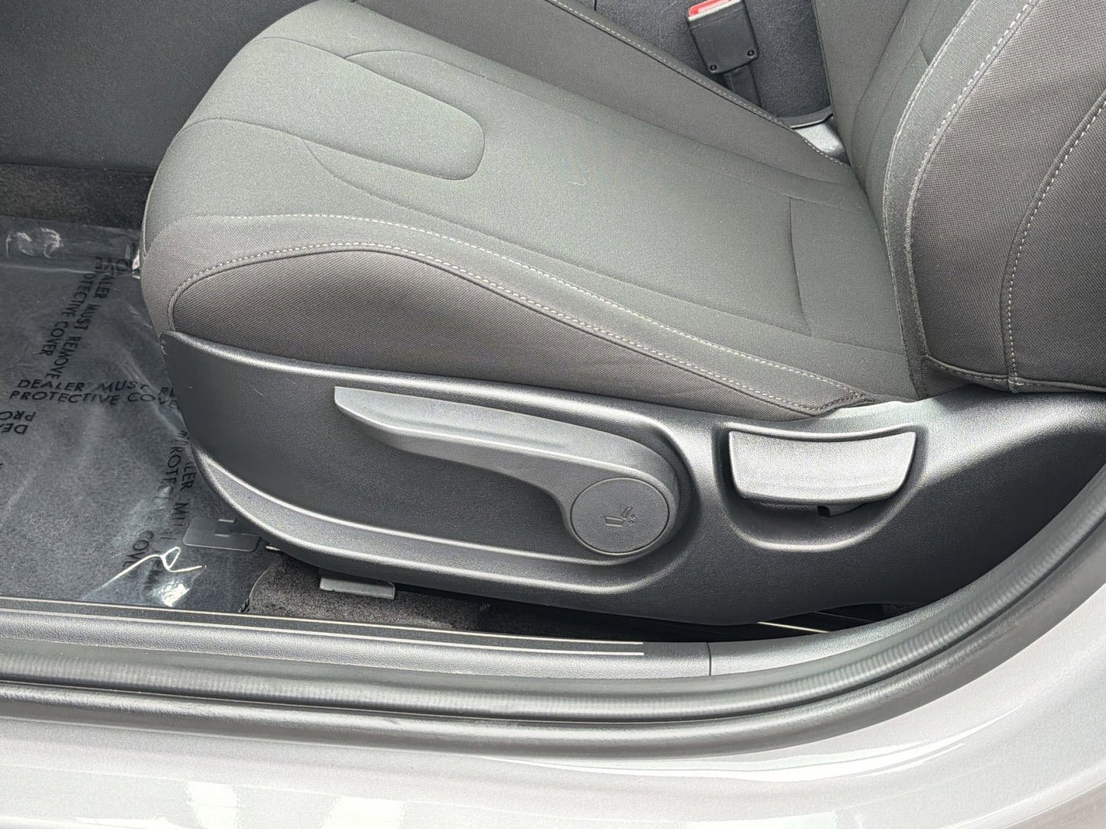 Used 2025 Hyundai Elantra SEL w/ Cargo Package FWD image 14