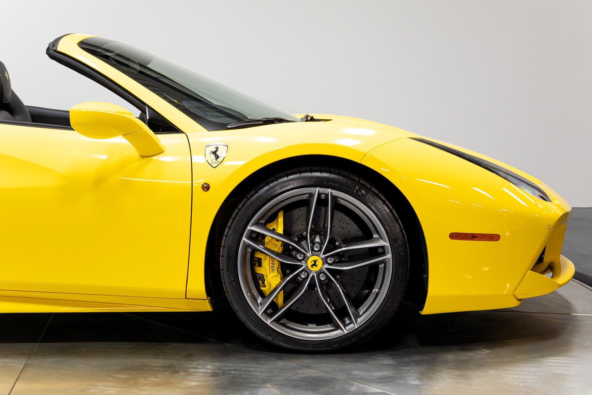 Used 2017 Ferrari 488 Spider image 21