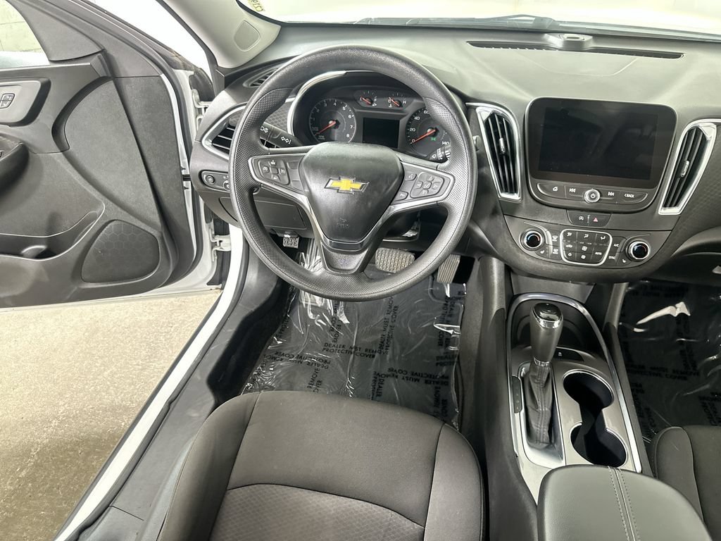 Used 2020 Chevrolet Malibu LT FWD image 17