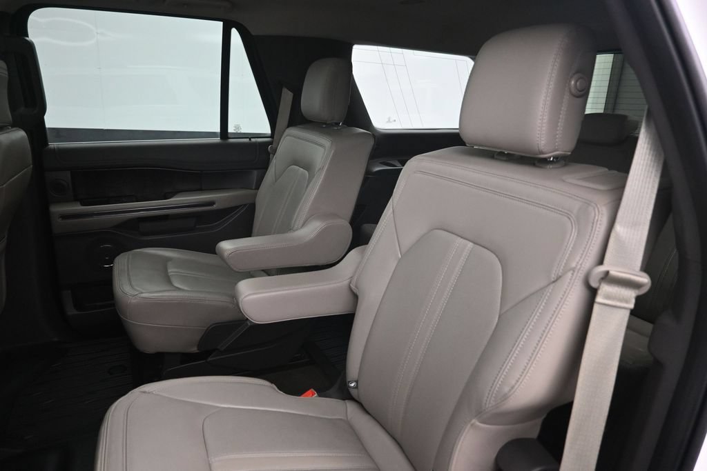 Used 2020 Ford Expedition Limited w/ Equipment Group 302A AWD/4WD image 25
