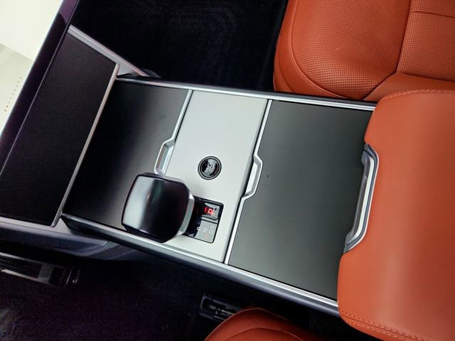 Certified 2025 Land Rover Range Rover SV image 22