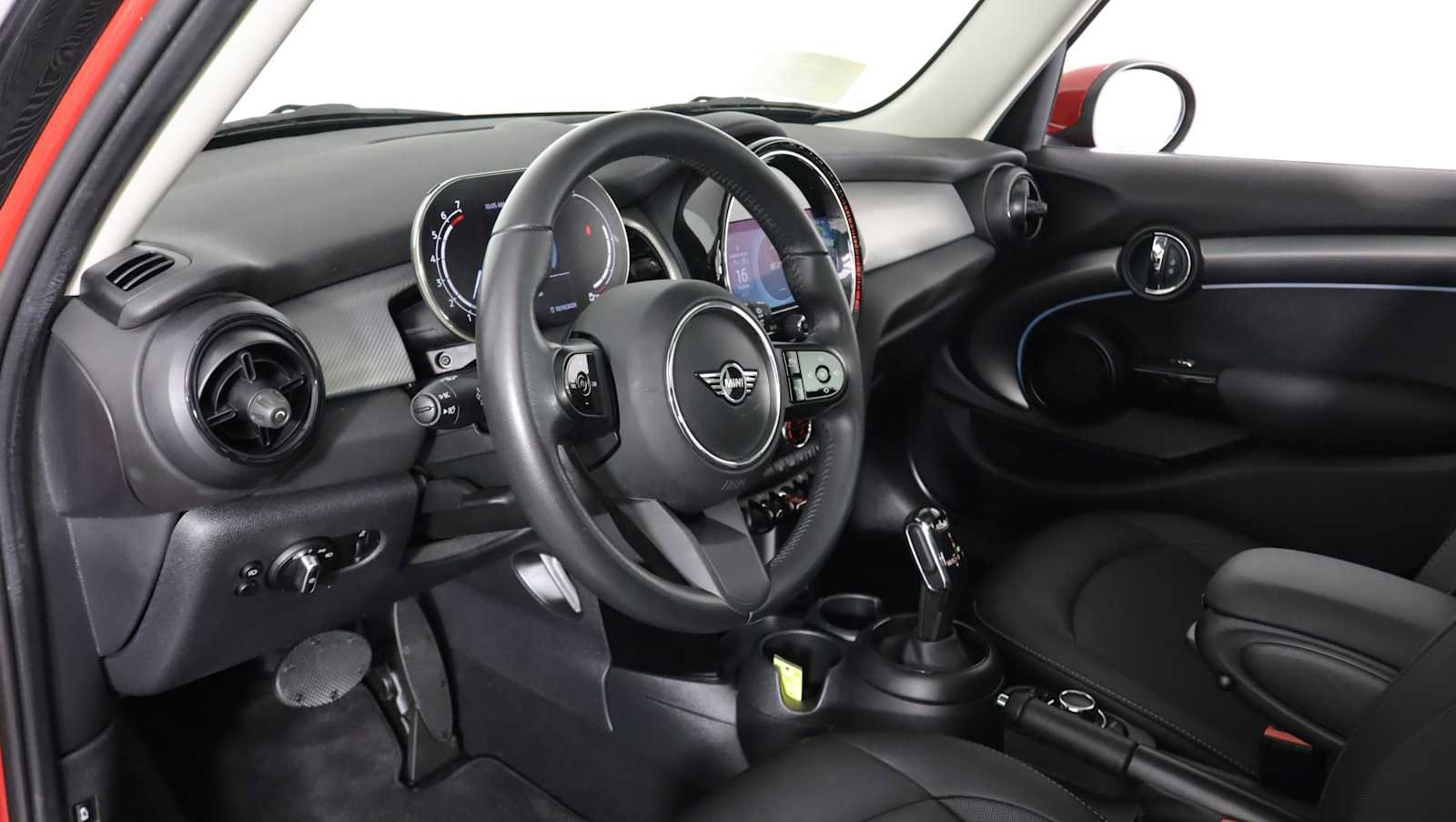 Used 2024 MINI Cooper 4-Door Hardtop FWD image 12