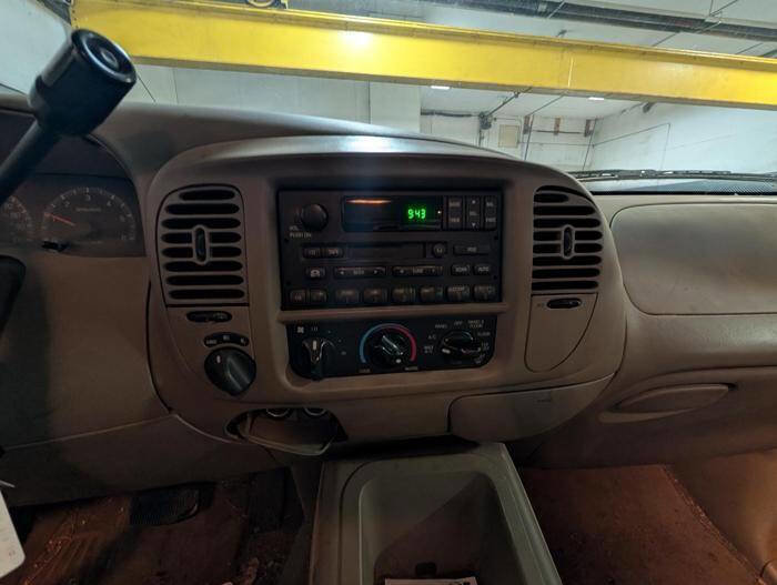 Used 2001 Ford Expedition XLT AWD/4WD image 37