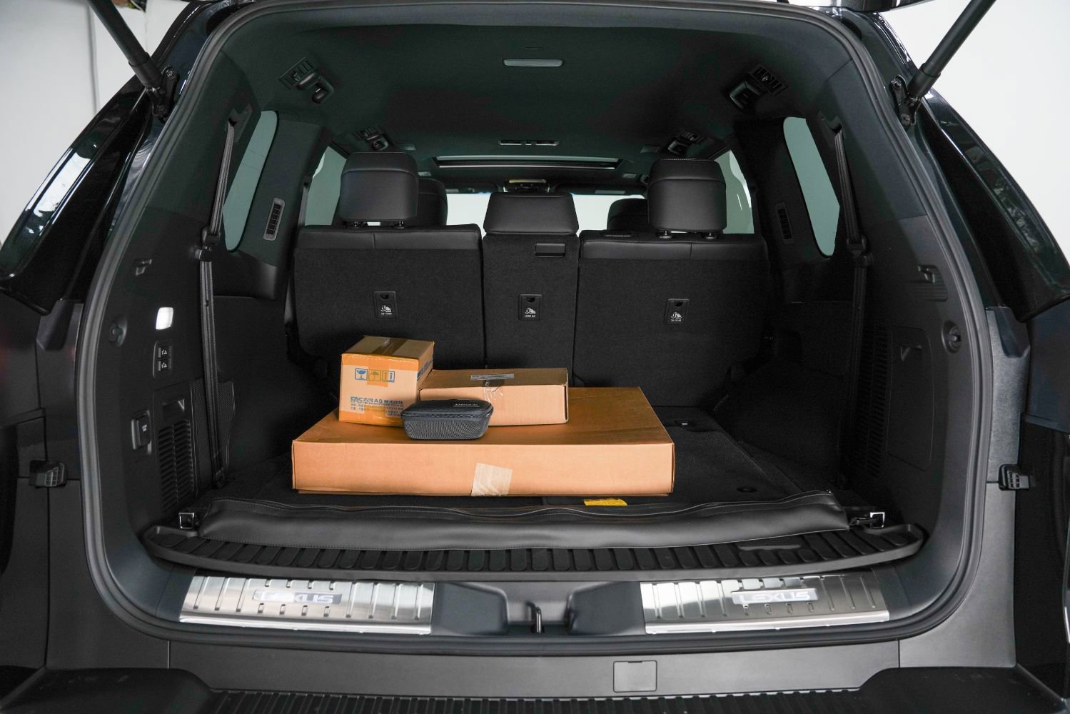 Used 2024 Lexus LX 600 4WD w/ Premium Package image 49