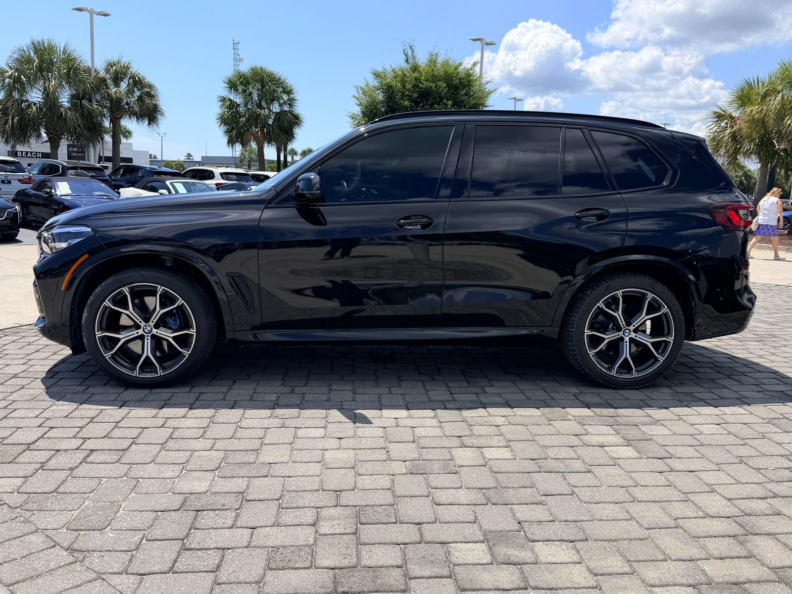 Used 2023 BMW X5 xDrive40i w/ M Sport Package AWD/4WD image 11