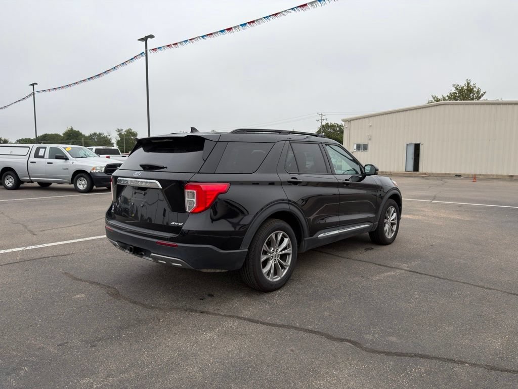 Used 2023 Ford Explorer XLT w/ Equipment Group 202A AWD/4WD image 4