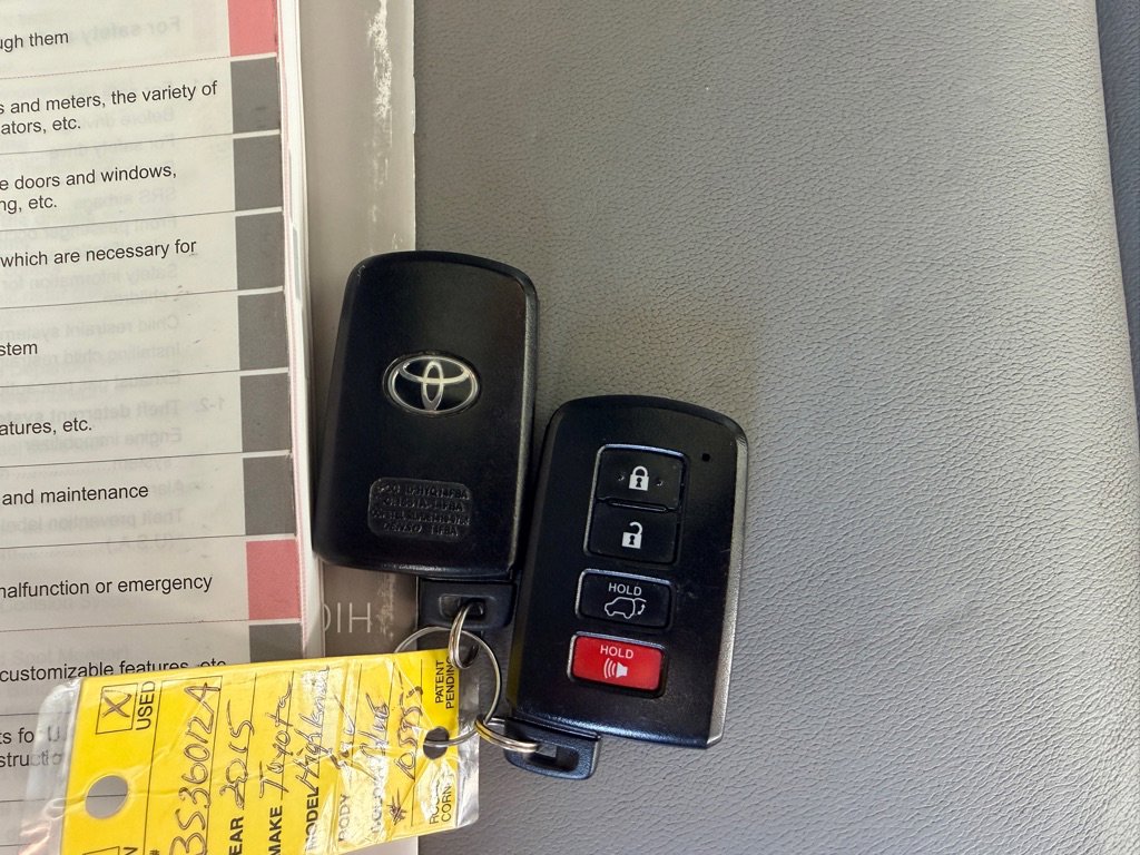 Used 2015 Toyota Highlander XLE image 26