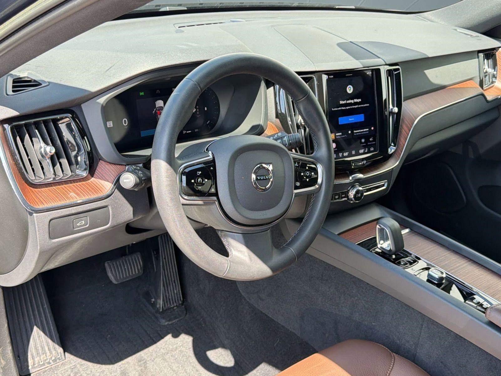 Used 2023 Volvo XC60 B5 Plus w/ Climate Package FWD image 4