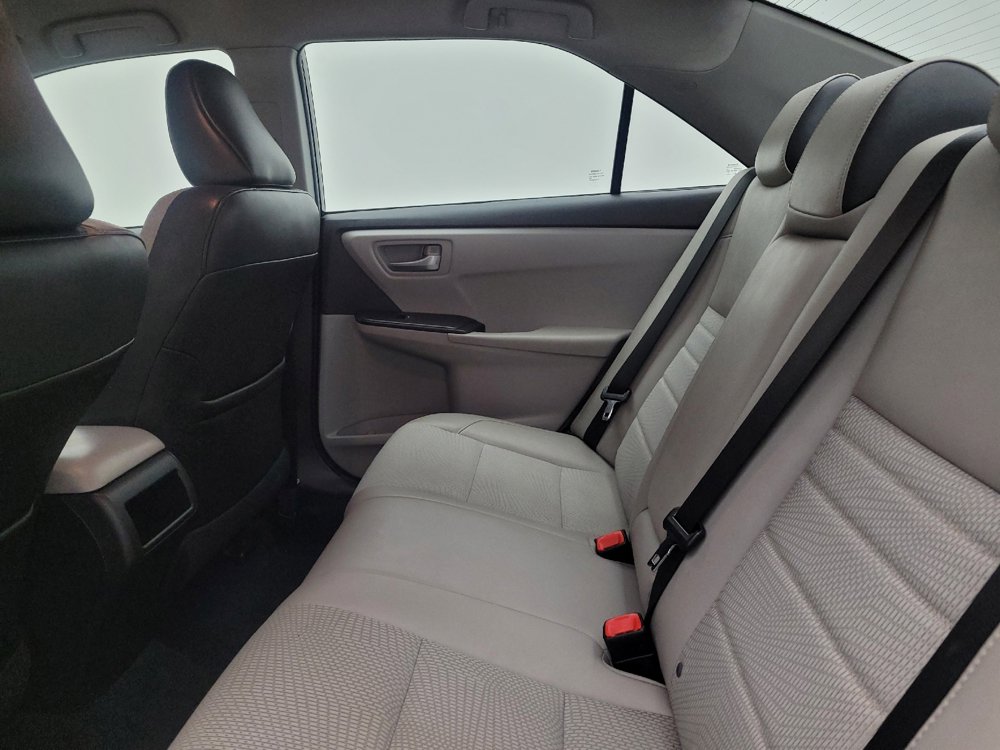 Used 2017 Toyota Camry SE image 18