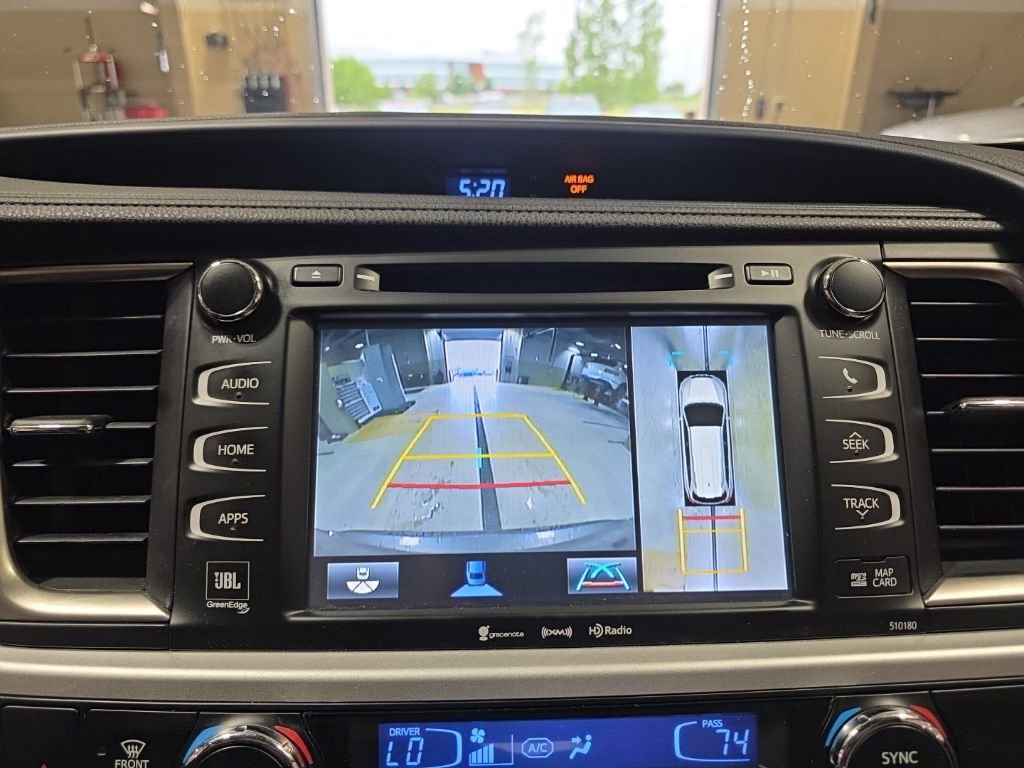 Used 2017 Toyota Highlander Limited Platinum AWD/4WD image 15