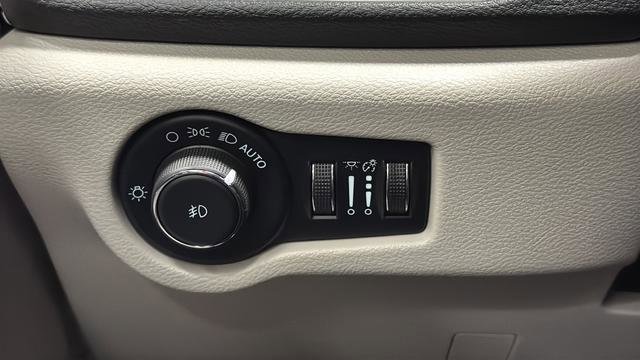 Used 2022 Chrysler Pacifica Touring-L image 36