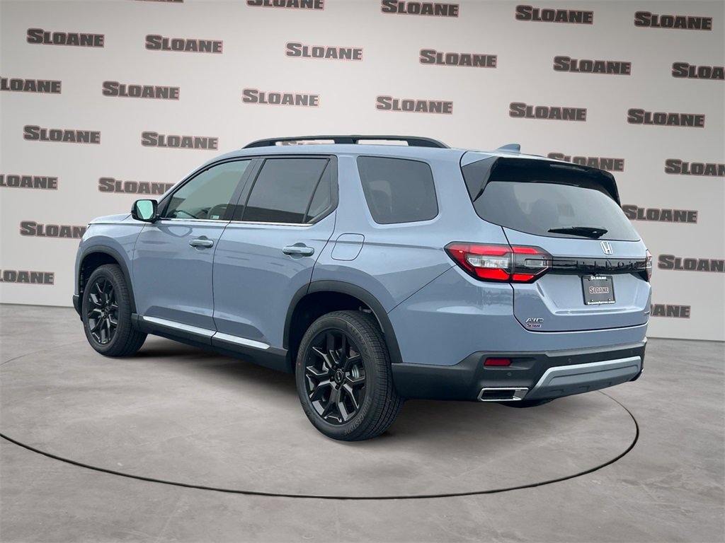New 2025 Honda Pilot Touring image 3