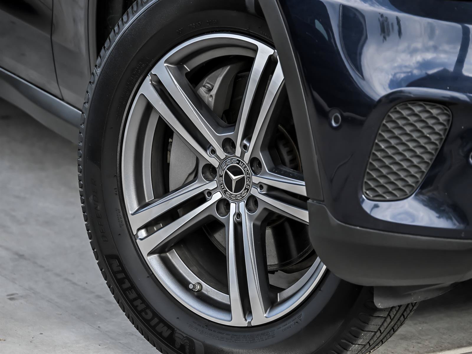 Used 2020 Mercedes-Benz GLC 300 4MATIC image 3