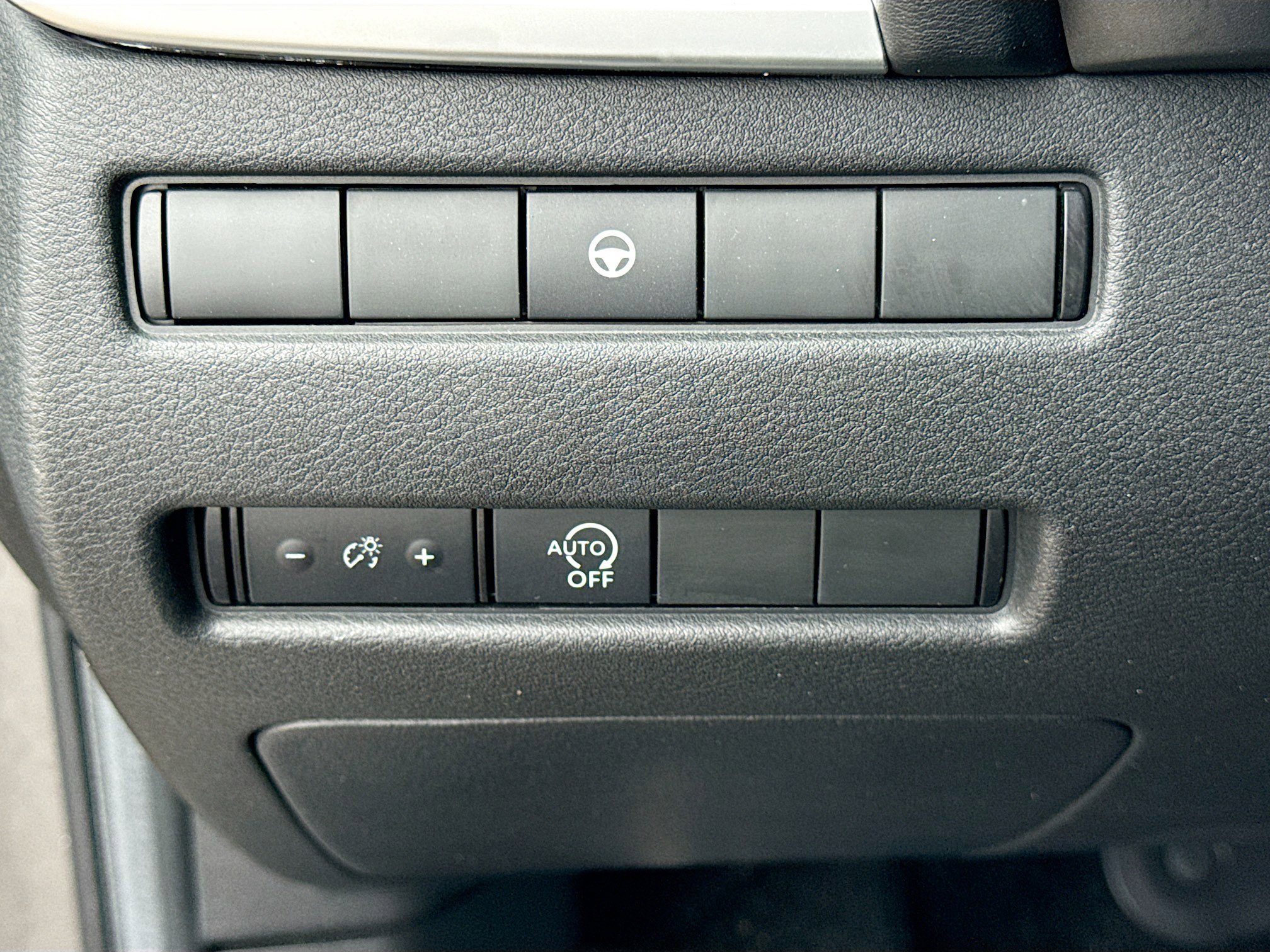 Used 2023 Nissan Rogue SV image 34