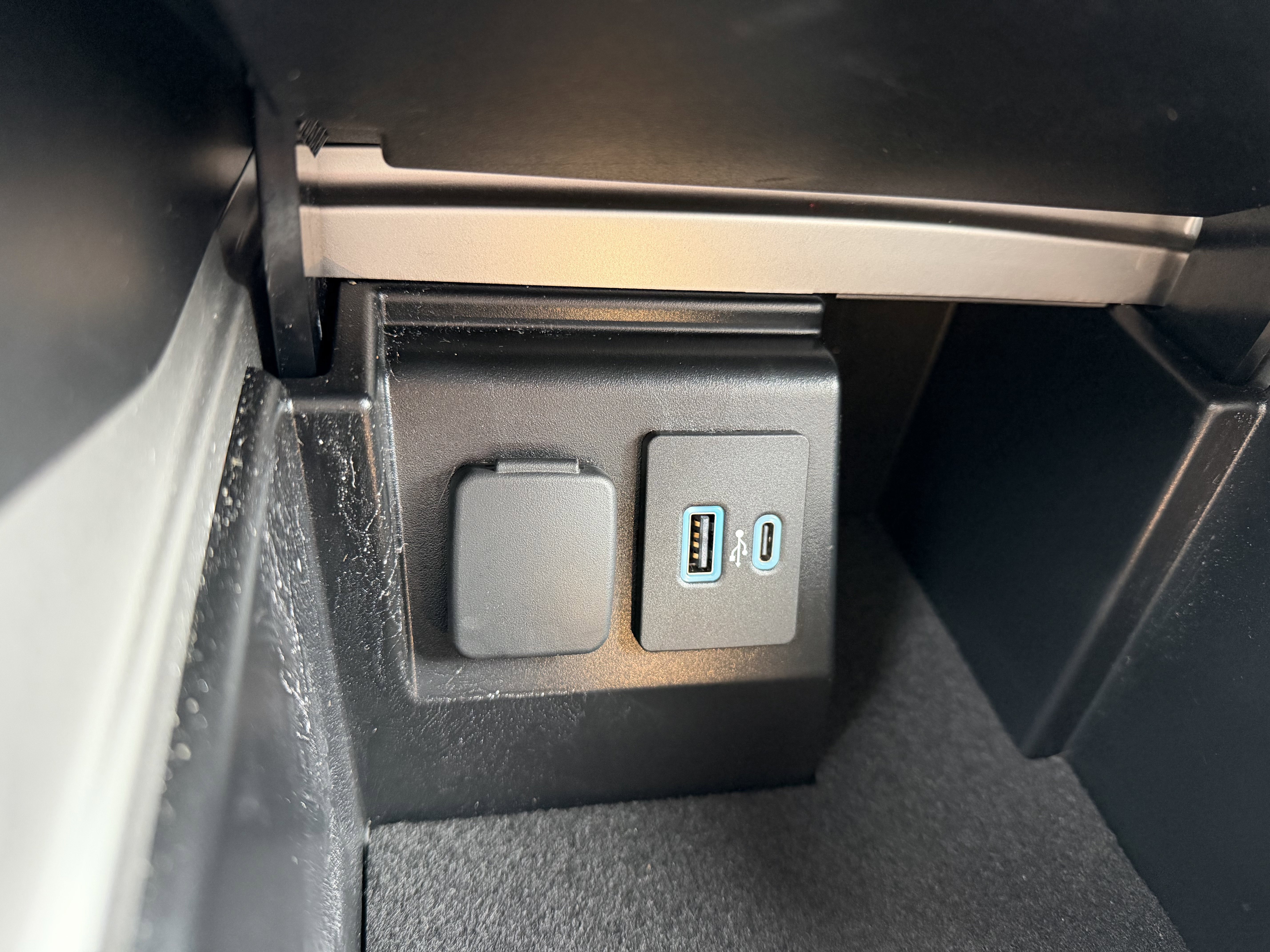 Used 2023 Ford Explorer XLT w/ Equipment Group 202A image 21