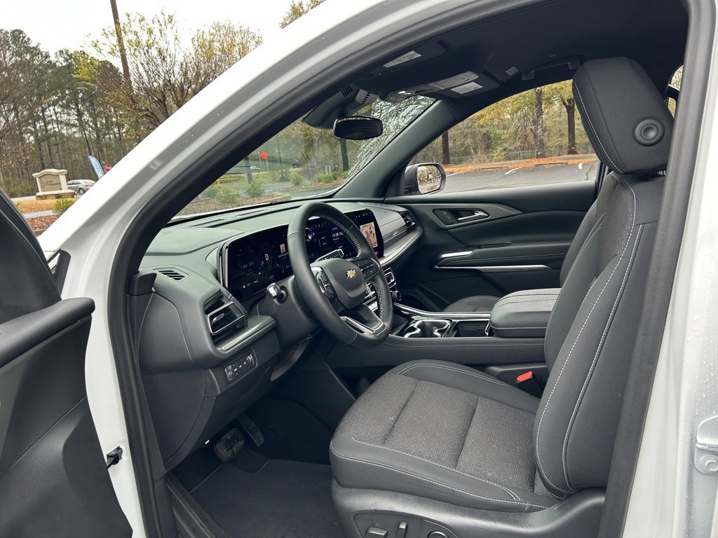 Used 2024 Chevrolet Traverse LT image 37