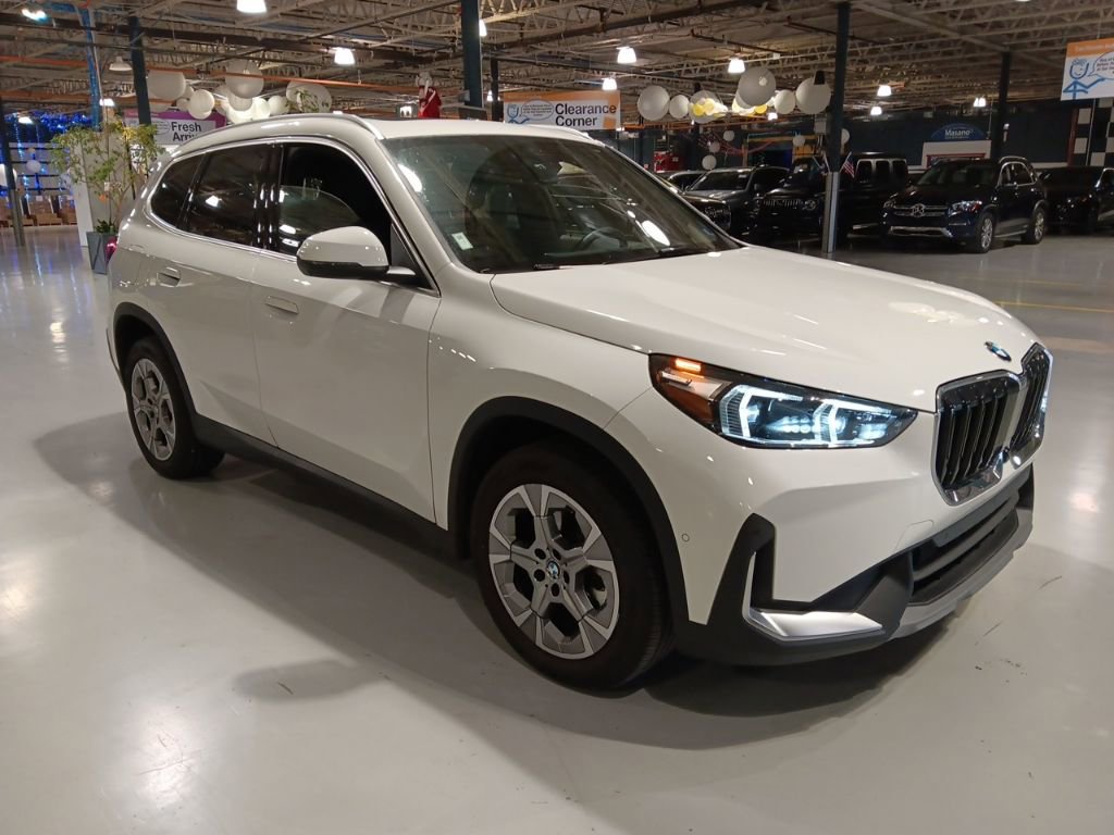 Used 2023 BMW X1 xDrive28i w/ Premium Package image 4