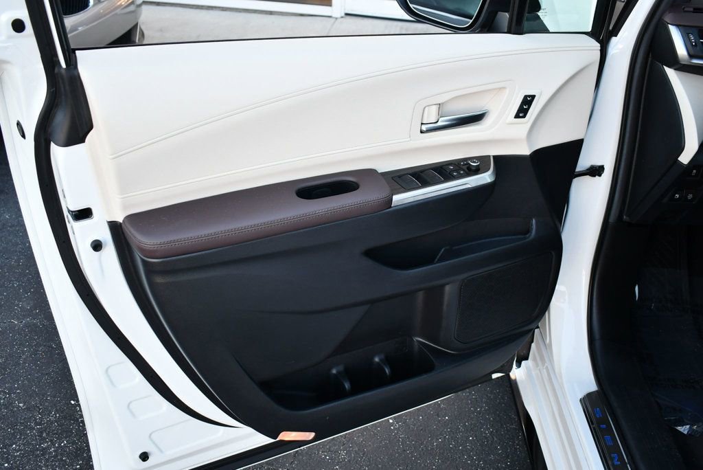 Used 2024 Toyota Sienna Platinum image 42