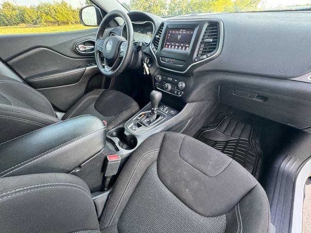 Used 2020 Jeep Cherokee Latitude FWD image 32