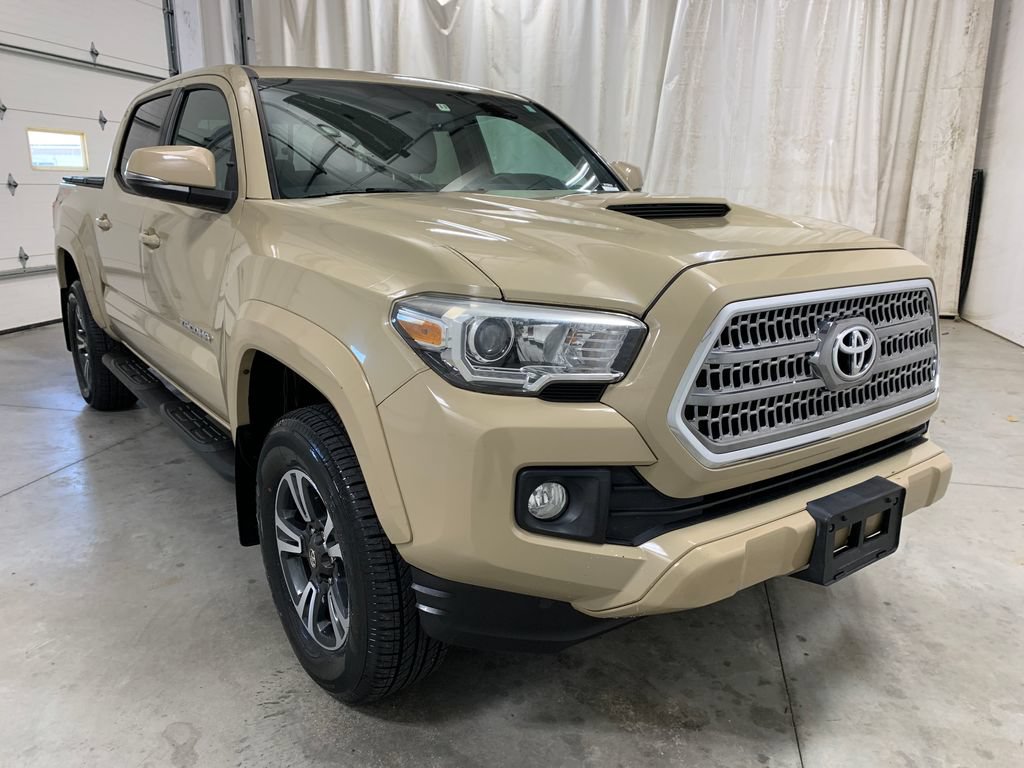 Used 2016 Toyota Tacoma TRD Sport w/ Premium & Technology Package AWD/4WD image 14