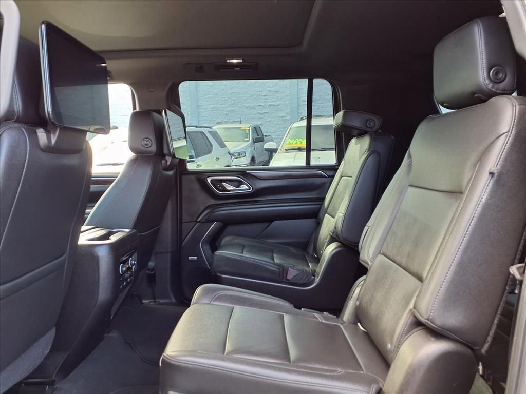 Used 2021 Chevrolet Suburban Z71 w/ Z71 Off-Road Package image 16