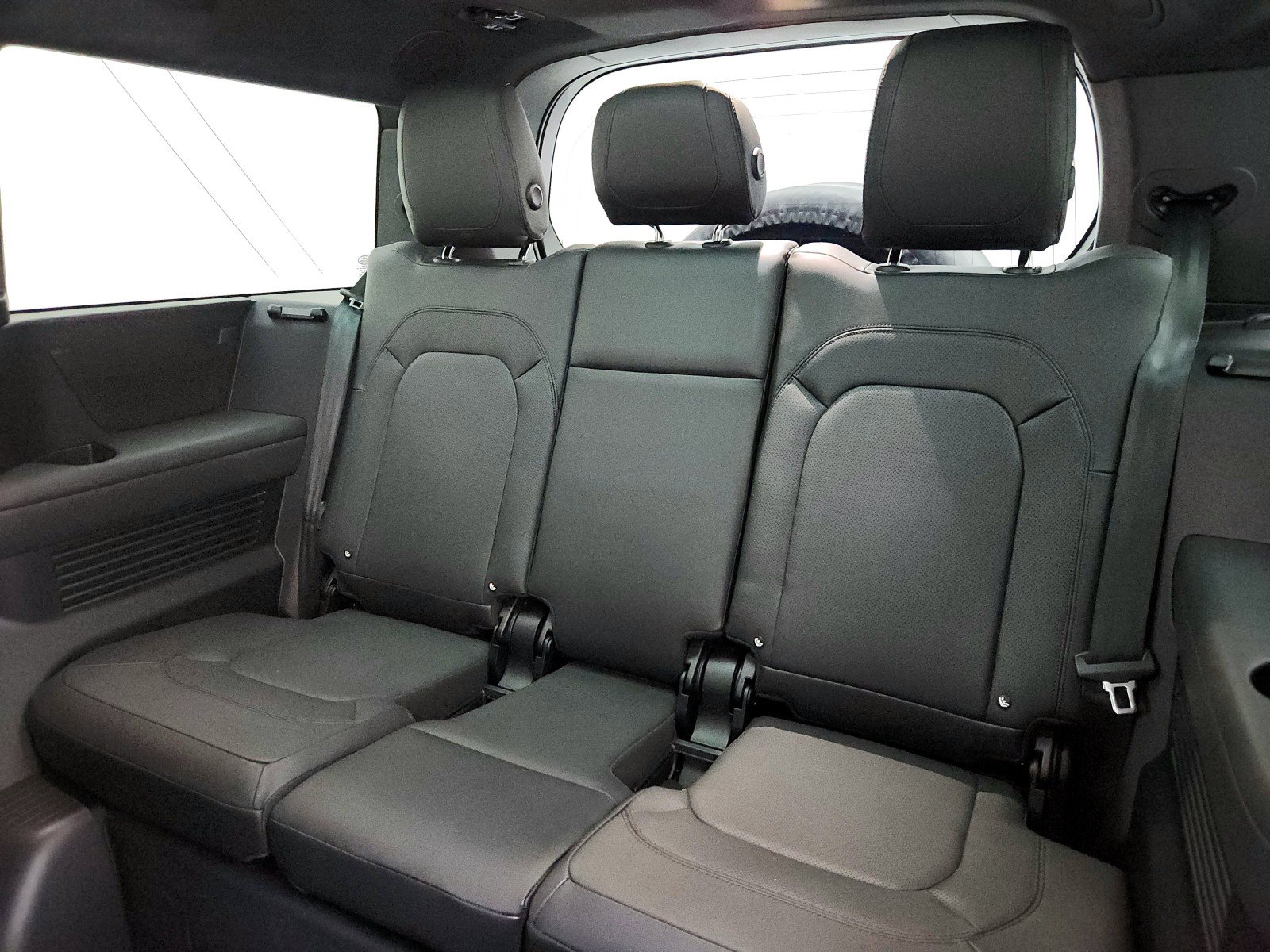Used 2023 Land Rover Defender 130 X-Dynamic SE AWD/4WD image 22