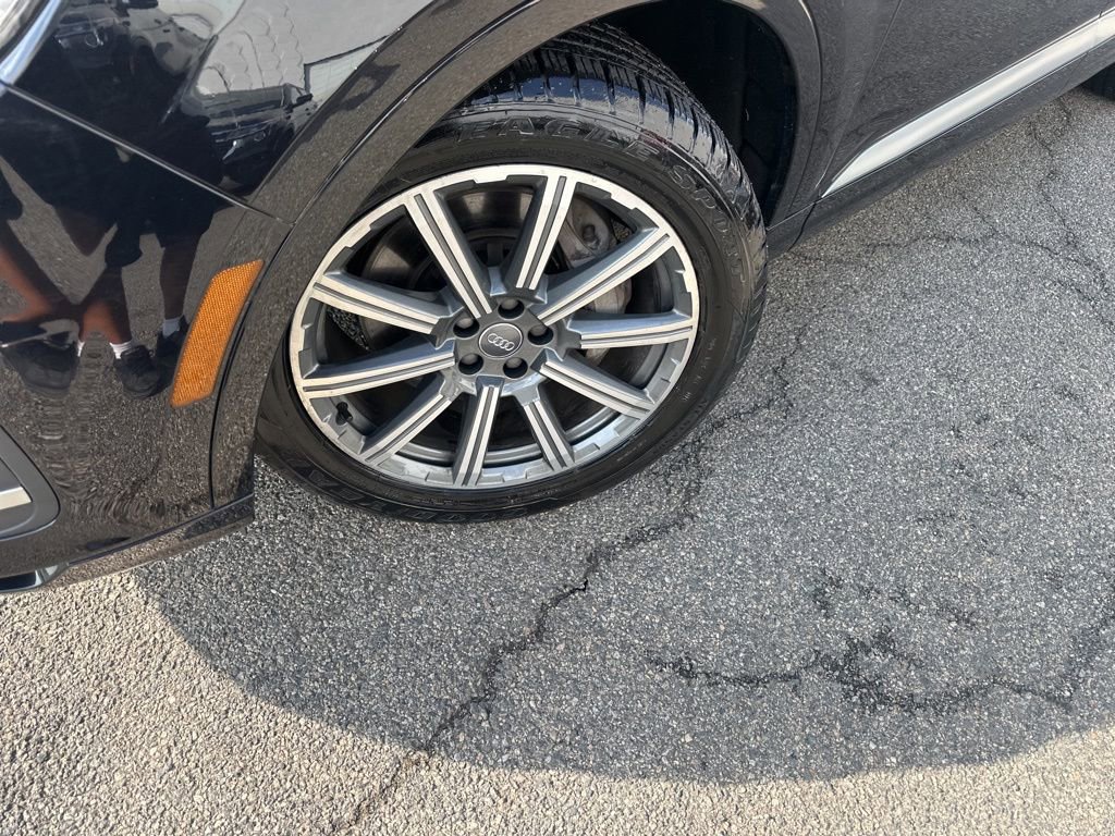 Used 2018 Audi Q7 3.0T Premium Plus w/ Premium Plus Package image 2