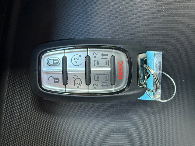 New 2026 Chrysler Pacifica Select image 35