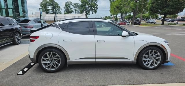 Used 2023 Genesis GV60 Advanced AWD/4WD image 7