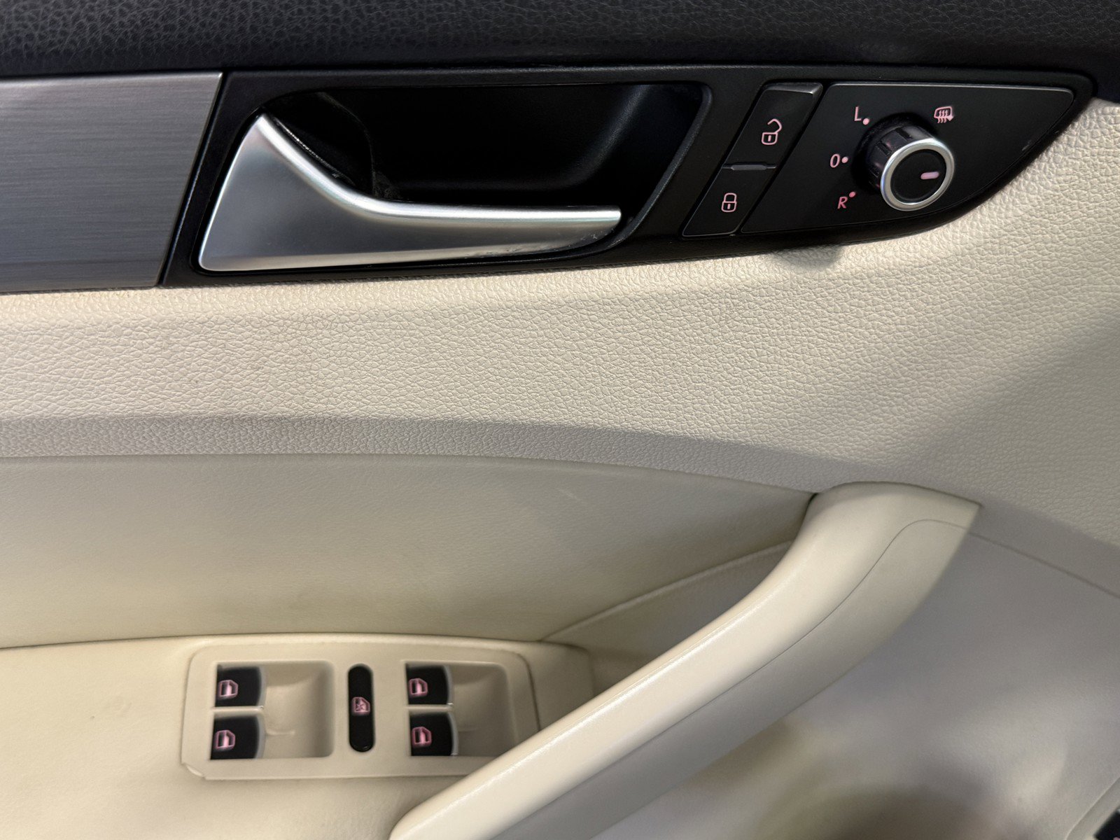 Used 2014 Volkswagen Passat TDI SE FWD image 19
