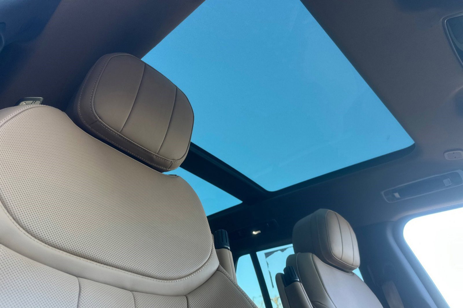 New 2026 Land Rover Range Rover SE image 22