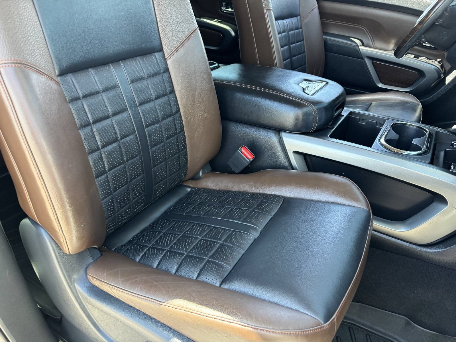 Used 2018 Nissan Titan Platinum Reserve w/ Platinum Utility Package AWD/4WD image 11
