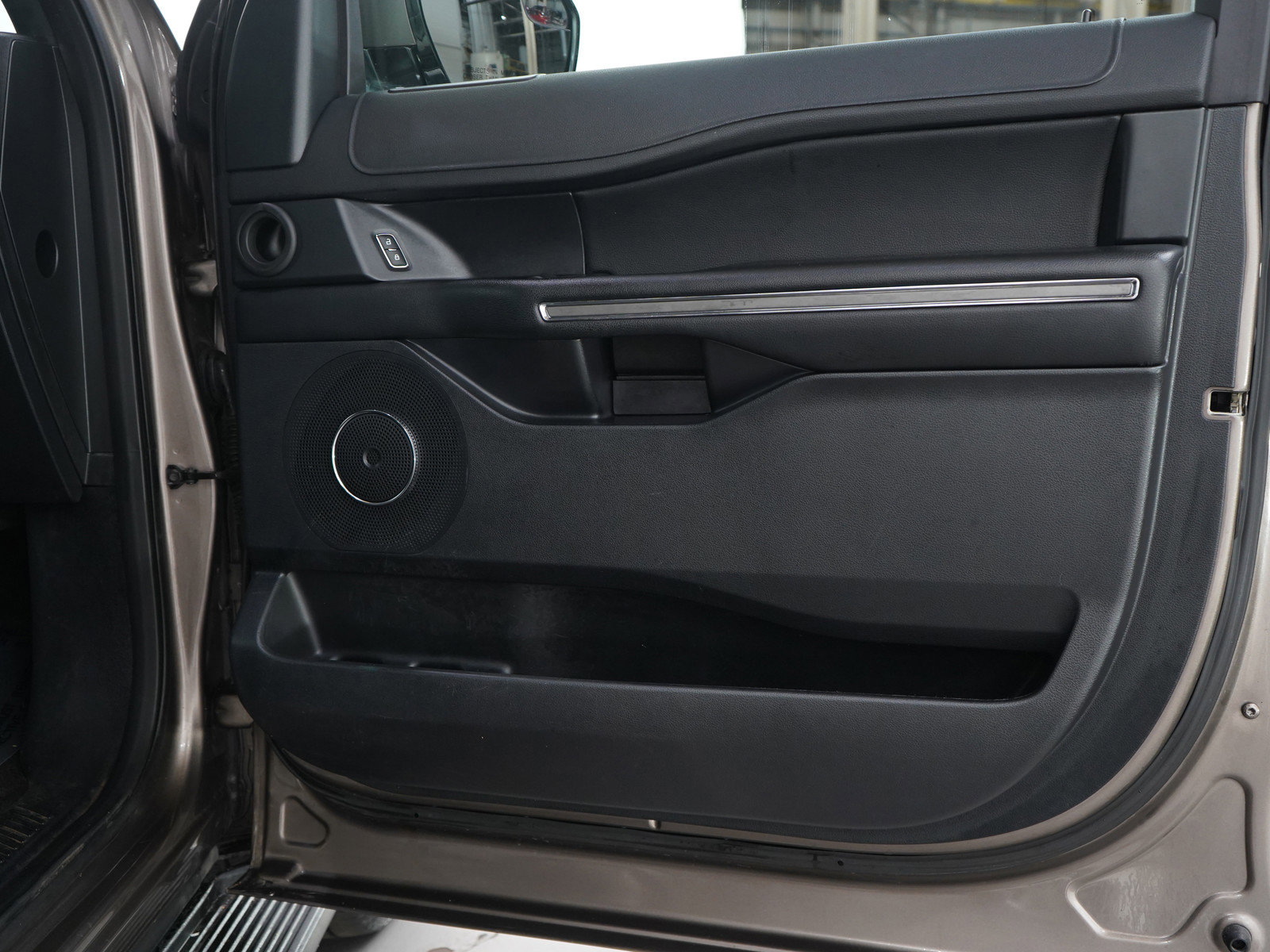 Used 2019 Ford Expedition XLT w/ Equipment Group 201A image 9