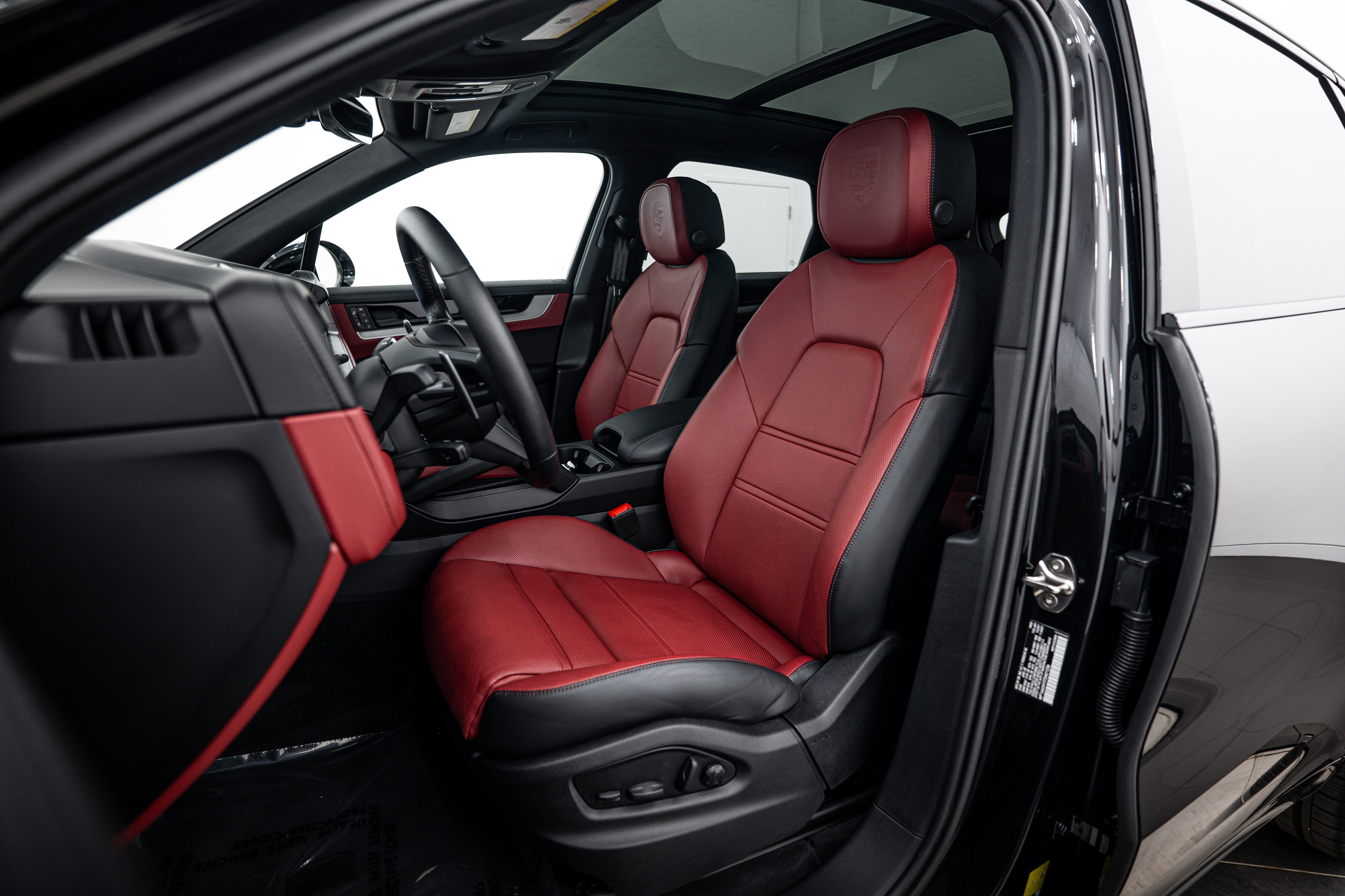 Certified 2026 Porsche Cayenne AWD/4WD image 5