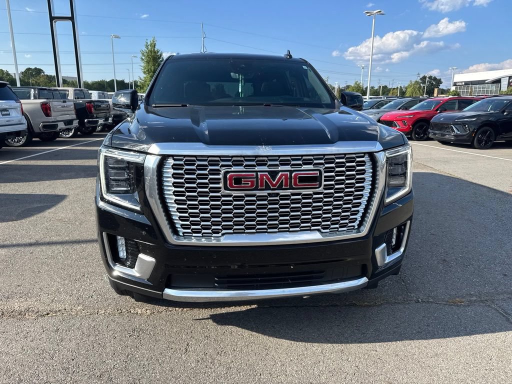 Used 2024 GMC Yukon Denali w/ Advanced Technology Package AWD/4WD image 3