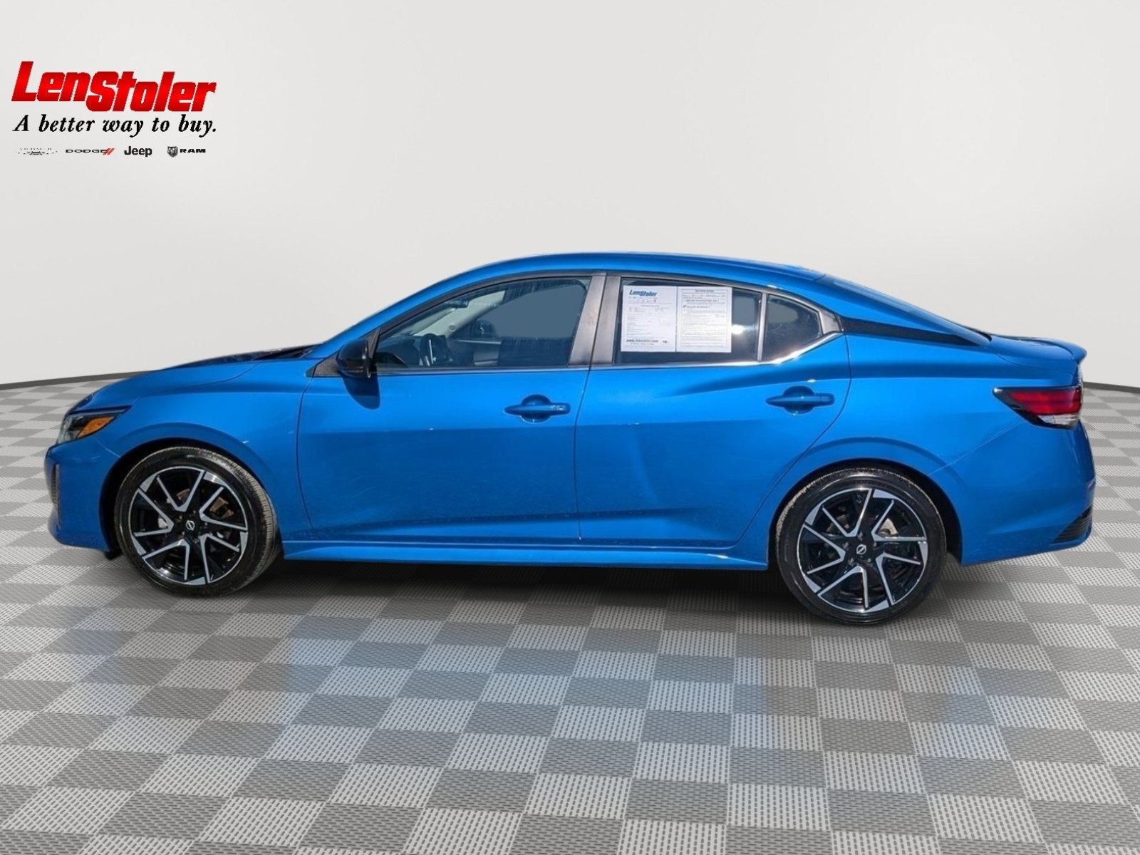 Used 2025 Nissan Sentra SR FWD image 2