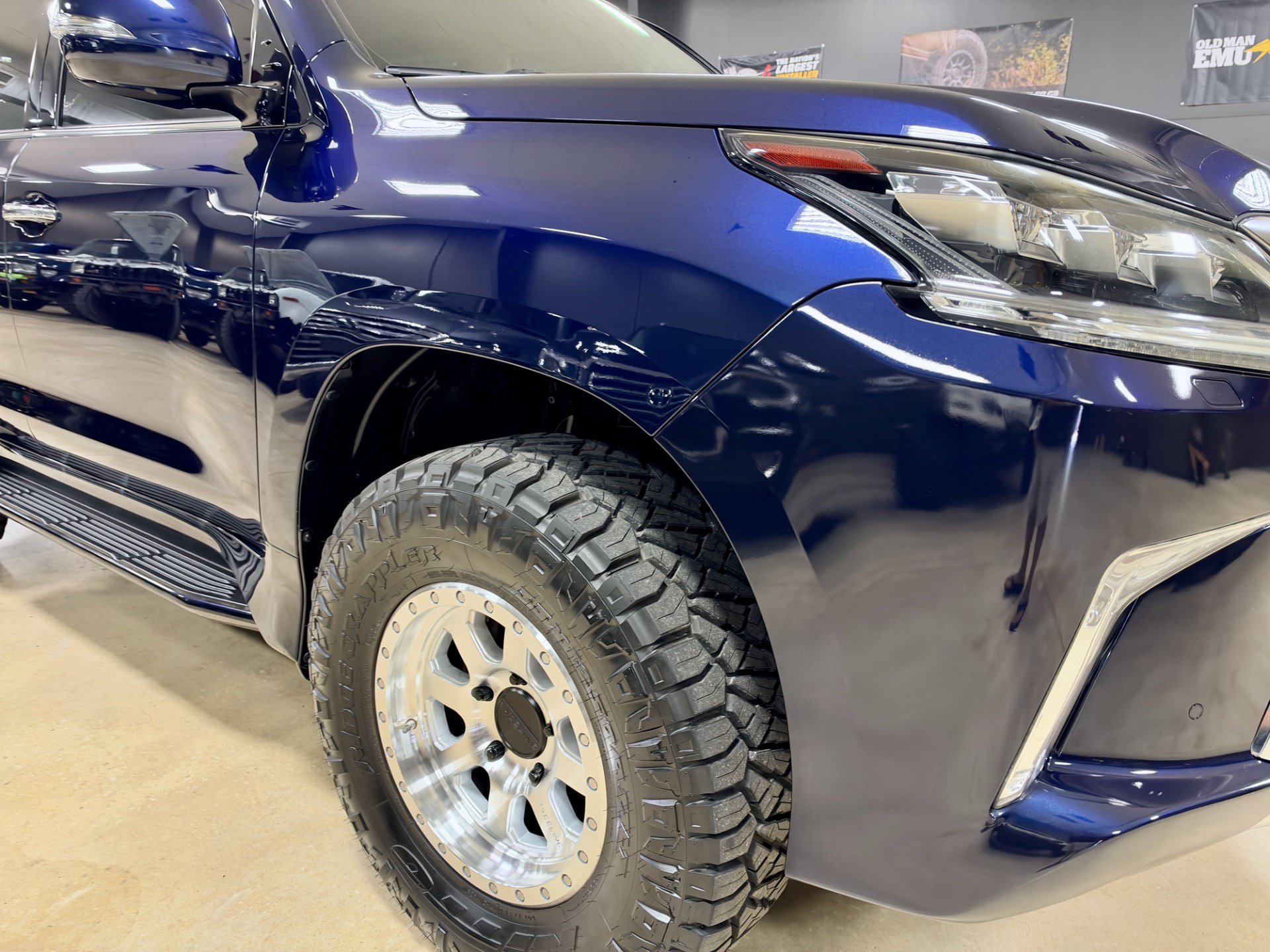 Used 2017 Lexus LX 570 4WD w/ Luxury Package image 15