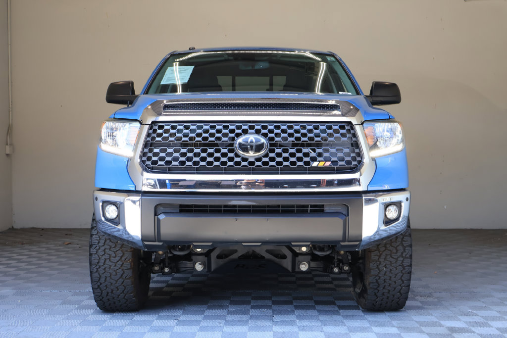Used 2019 Toyota Tundra SR5 w/ Convenience Package AWD/4WD image 4