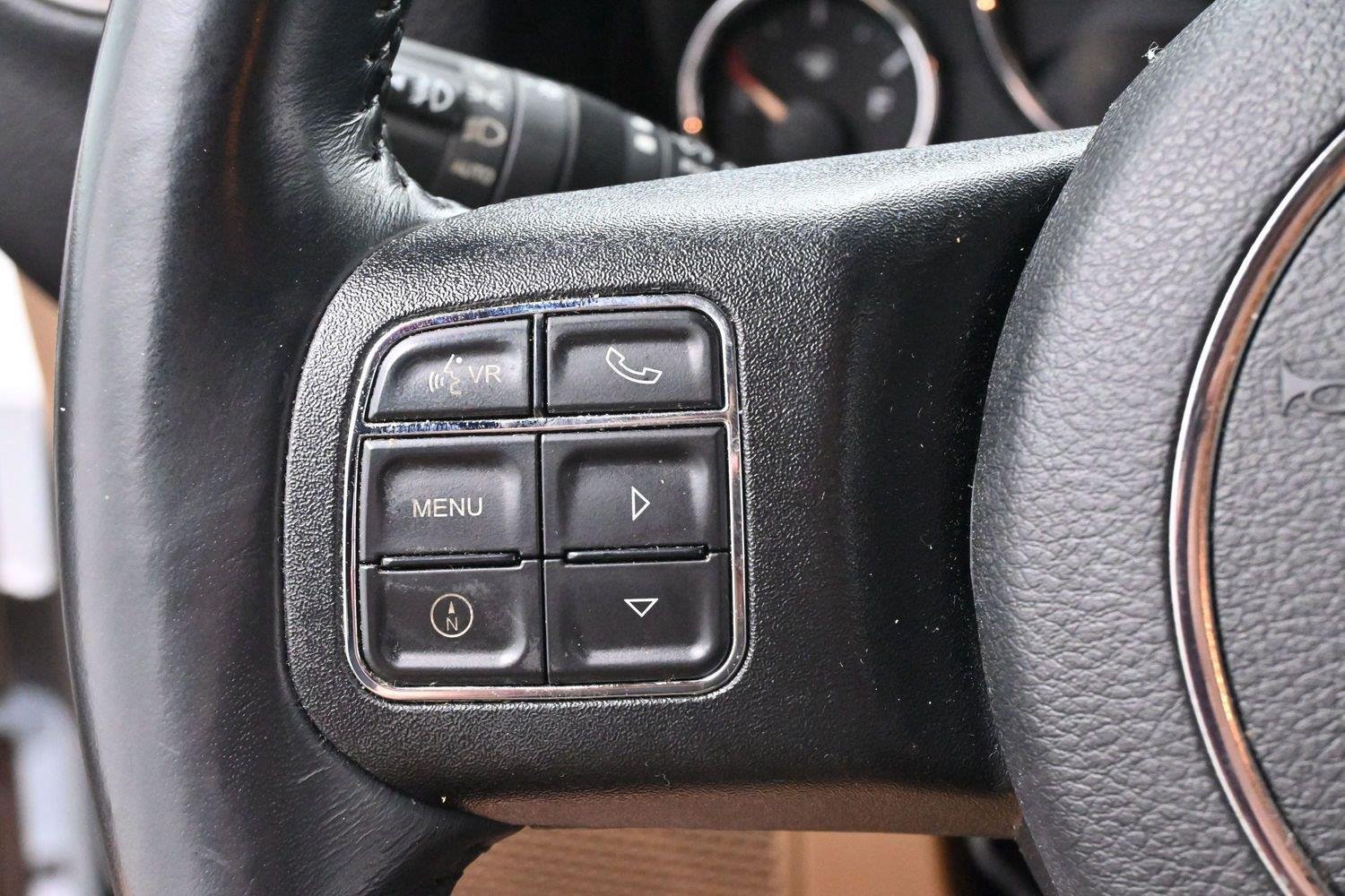 Used 2017 Jeep Wrangler Unlimited Sahara w/ Dual Top Group AWD/4WD image 18