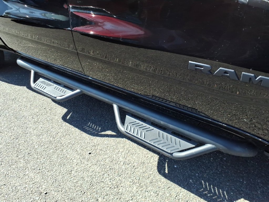 Used 2024 RAM 1500 Laramie AWD/4WD image 8