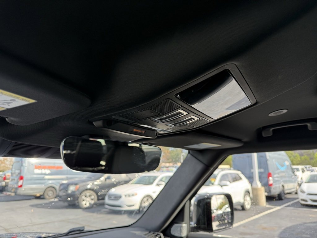 Used 2024 Land Rover Defender 130 X-Dynamic SE image 21