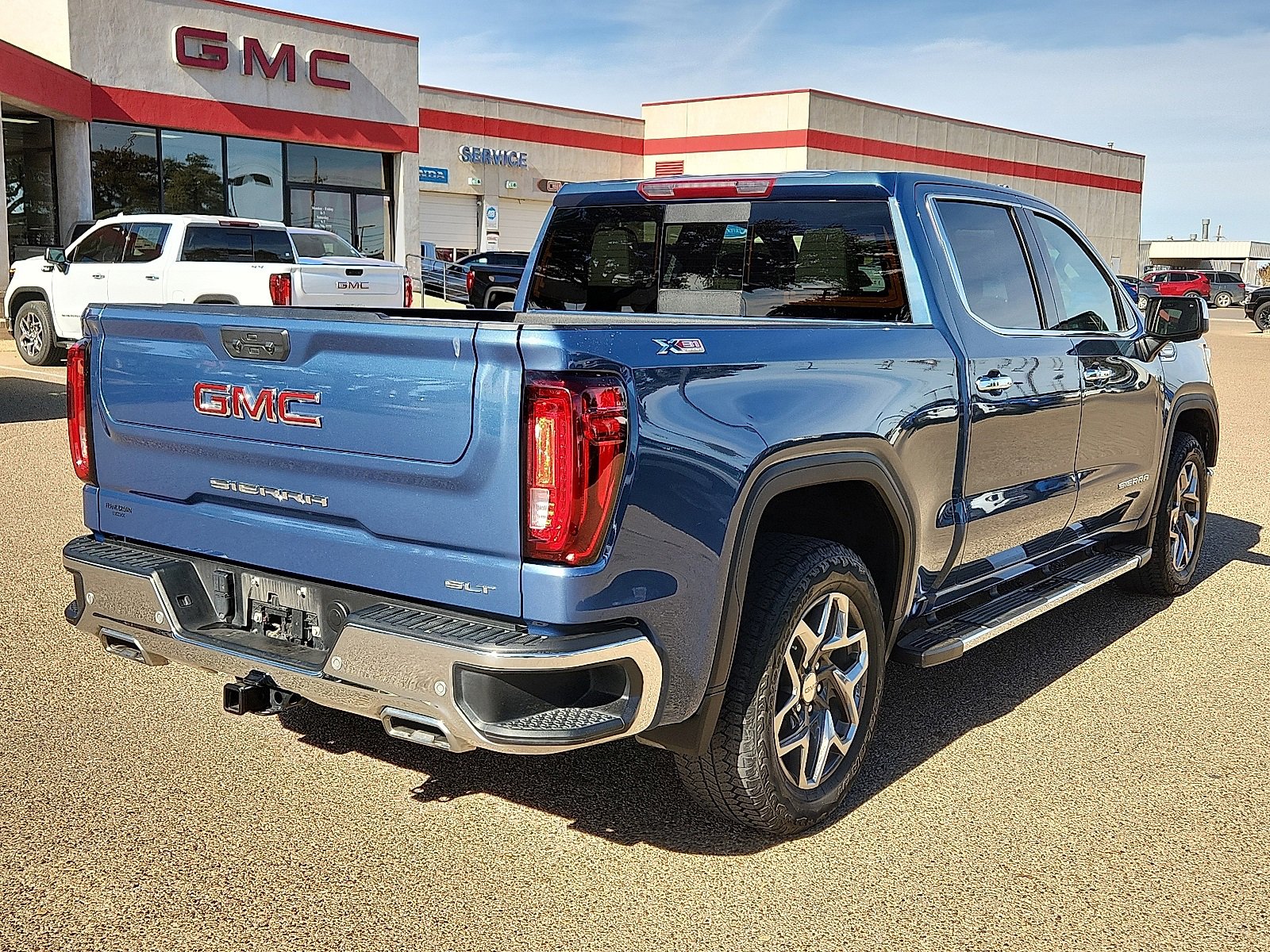 Used 2024 GMC Sierra 1500 SLT image 4