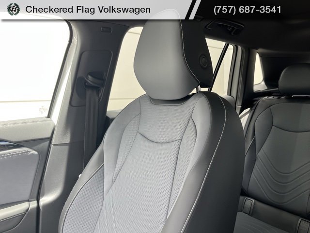 New 2025 Volkswagen Tiguan SE R-Line image 47