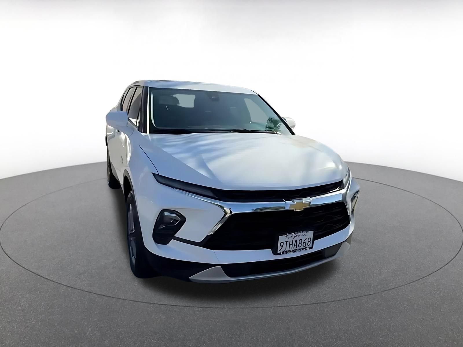 Used 2025 Chevrolet Blazer LT FWD image 3
