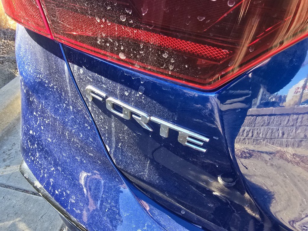 Used 2021 Kia Forte LXS image 9