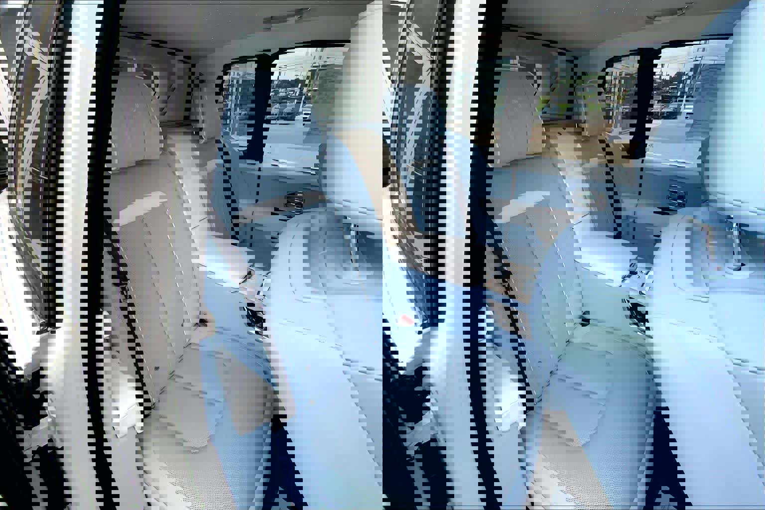 Used 2024 Rolls-Royce Cullinan w/ Cullinan Package image 18