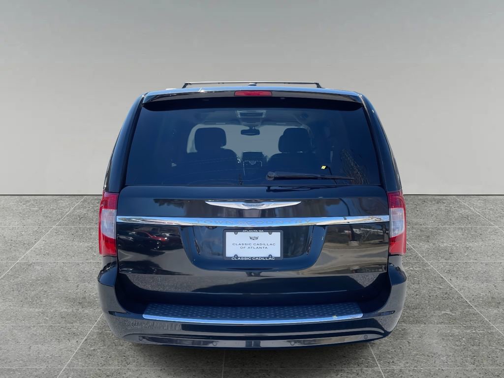 Used 2014 Chrysler Town & Country Touring-L w/ Driver Convenience Group image 4