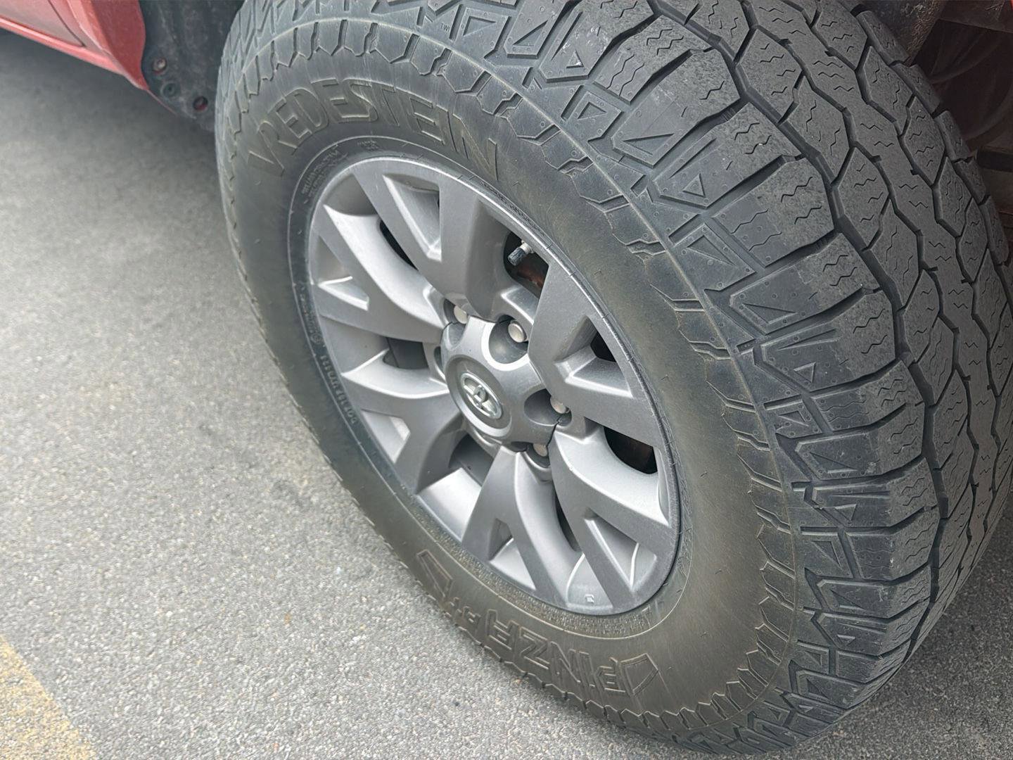 Used 2018 Toyota Tacoma SR5 AWD/4WD image 10