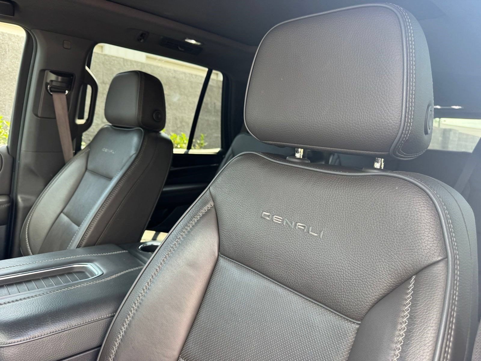 Used 2022 GMC Yukon Denali RWD image 14