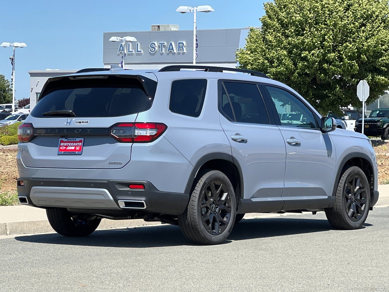 New 2025 Honda Pilot Touring image 4